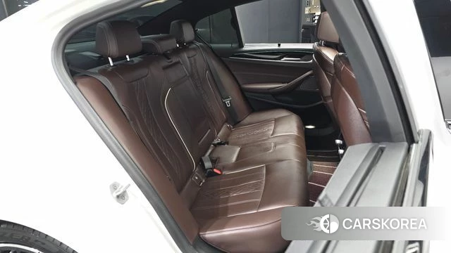 BMW 5 Series (G30) 2023 Белый из Кореи, фото 3