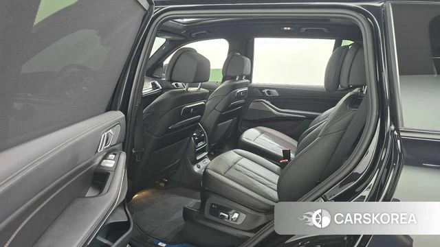 BMW X7 (G07) 2024 Черный из Кореи, фото 3