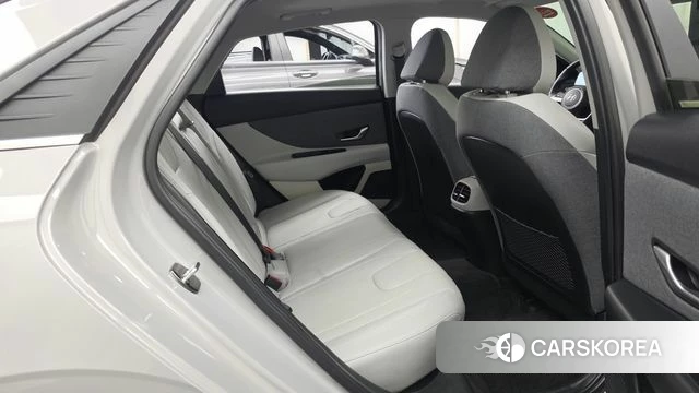 Hyundai Avante (CN7) 2022 Серебристо-серый из Кореи, фото 3