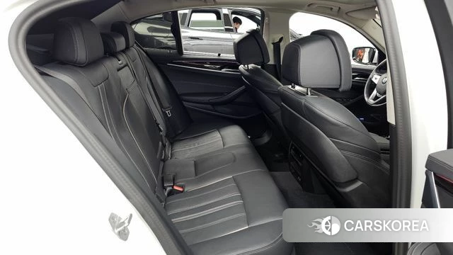 BMW 5 Series (G30) 2023 Белый из Кореи, фото 3