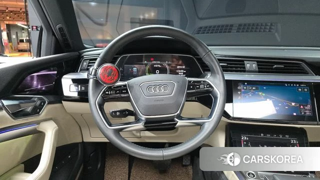 Audi e-Tron 2021 Черный из Кореи, фото 3