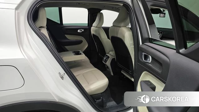 Volvo XC40 2024 Белый из Кореи, фото 3