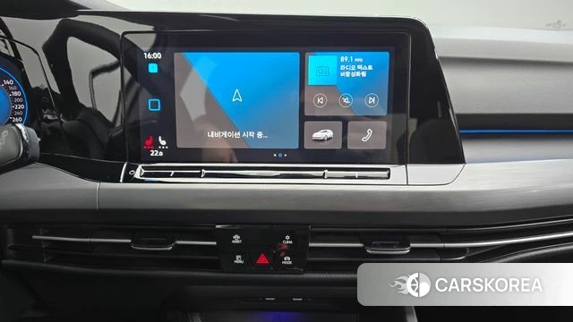 Volkswagen Golf 8th Generation 2022 Белый из Кореи, фото 3