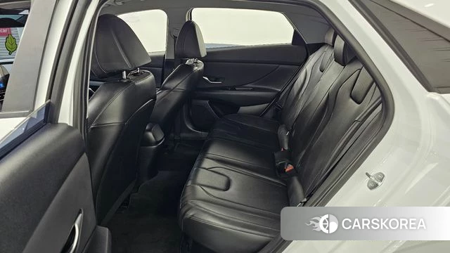 Hyundai Avante Hybrid (CN7) 2023 Белый из Кореи, фото 3