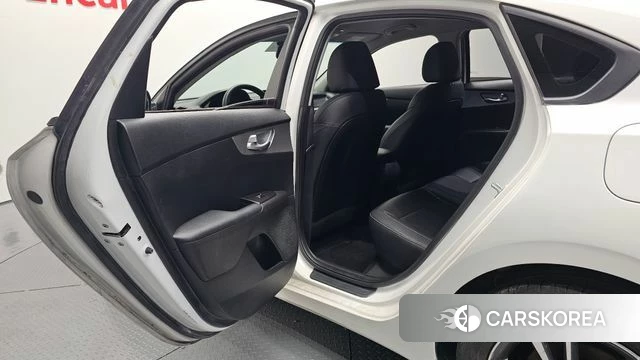 Kia The New K3 2nd generation 2022 Белый из Кореи, фото 3