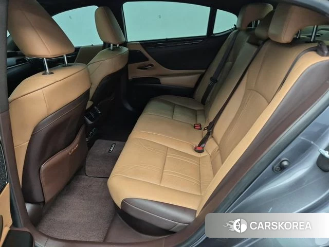 Lexus ES300h 7th generation 2021 Серебристо-серый из Кореи, фото 3