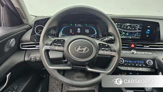 Hyundai The New Avante (CN7) 2024 Серебристо-серый из Кореи, фото 3
