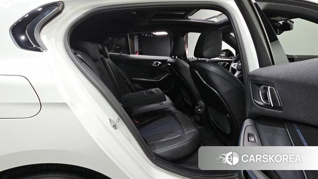 BMW 1 Series (F40) 2023 Белый из Кореи, фото 3