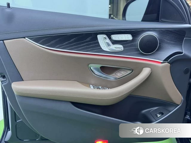 Mercedes-Benz E-Class 2021 Синий из Китая, фото 3
