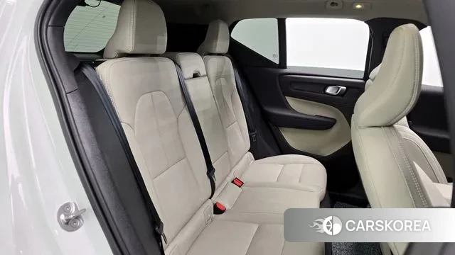Volvo XC40 2024 Белый из Кореи, фото 3
