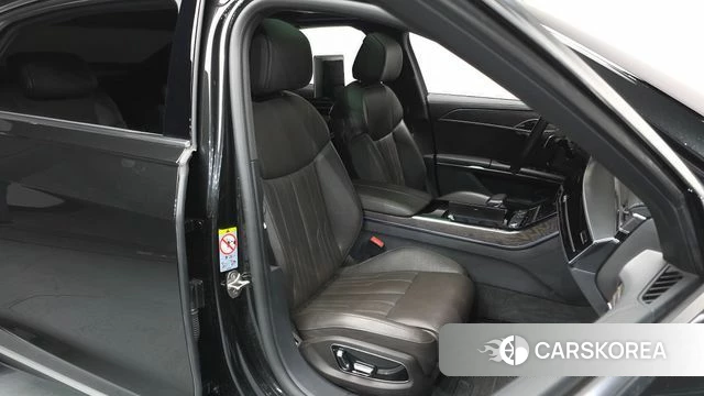 Audi A8 (D5) 2023 Черный из Кореи, фото 3