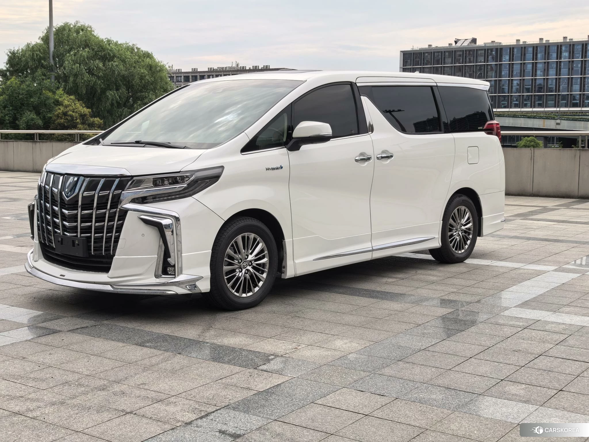Toyota Alphard 2021 Белый из Китая, фото 3