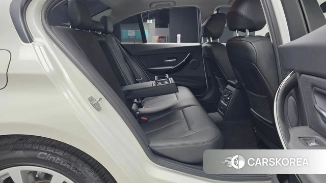 BMW 3 Series (F30) 2018 Белый из Кореи, фото 3