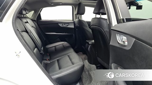 Kia The New K3 2nd generation 2021 Белый из Кореи, фото 3