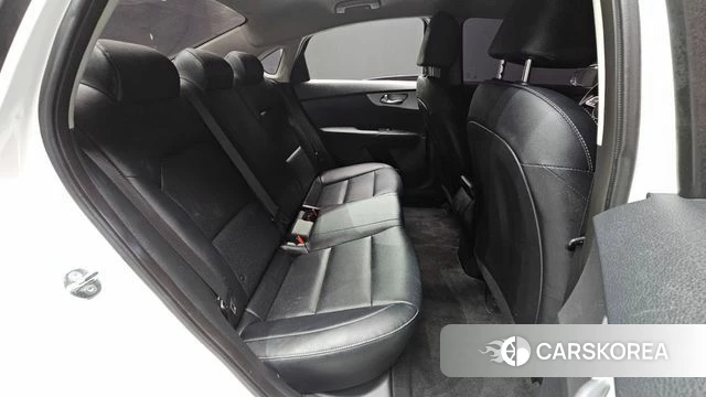Kia The New K3 2nd generation 2023 Белый из Кореи, фото 3