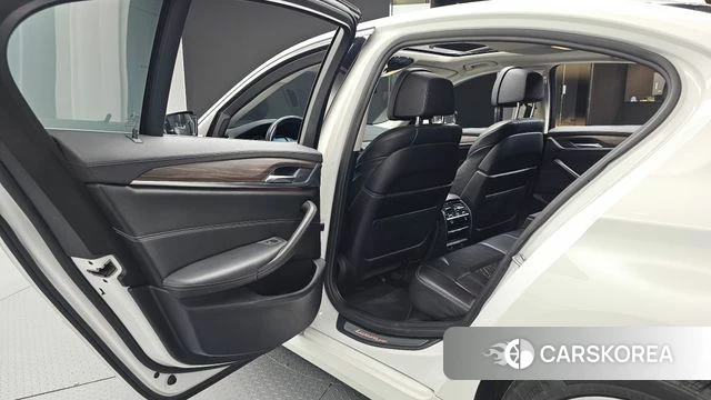 BMW 5 Series (G30) 2018 Белый из Кореи, фото 3