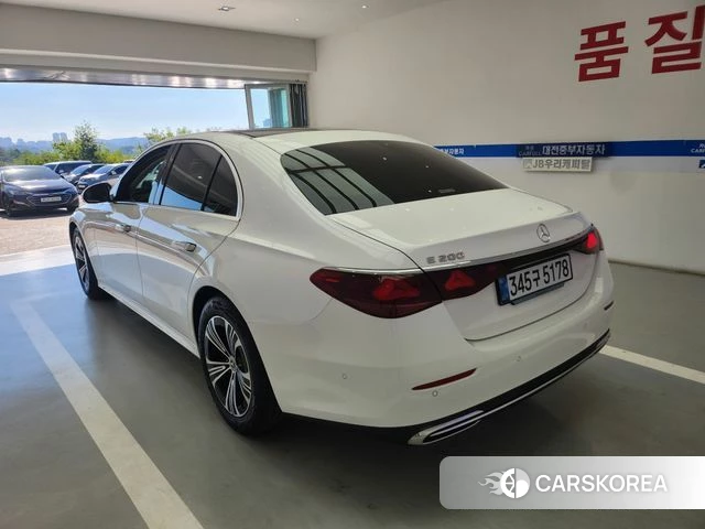 Mercedes-Benz E-Class W214 2024 Белый из Кореи, фото 3