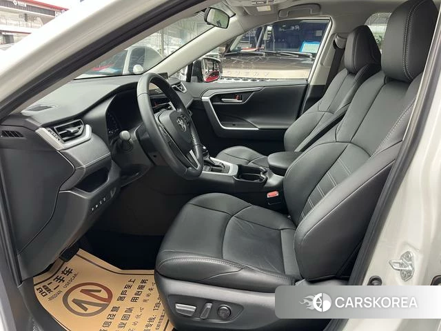 Toyota Wildlander 2023 Белый из Китая, фото 3
