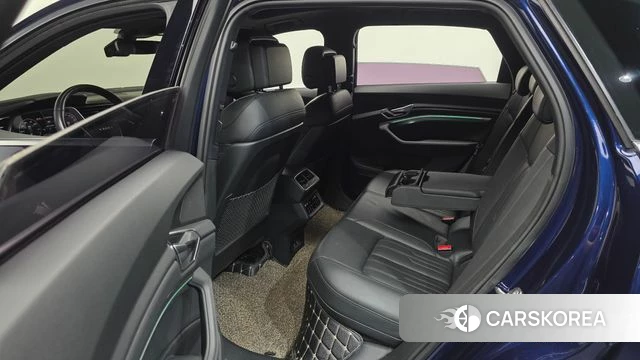 Audi e-Tron 2021 Синий из Кореи, фото 3