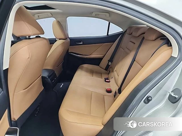 Lexus New IS300 2018 Песочный из Кореи, фото 3