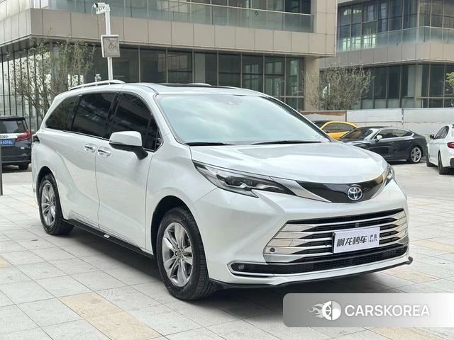 Toyota Sienna 2023 Белый из Китая, фото 3