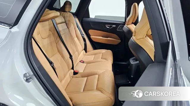 Volvo XC60 second Generation 2021 Белый из Кореи, фото 3