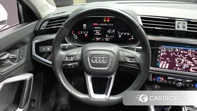 Audi Q3 (F3) 2022 Белый из Кореи, фото 3