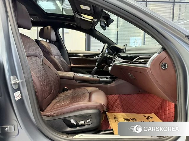BMW 7 series 2021 Серебристо-серый из Китая, фото 3