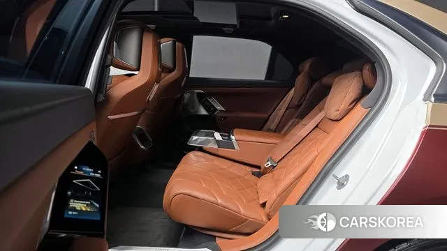 BMW 7 Series (G70) 2023 Красный из Кореи, фото 3