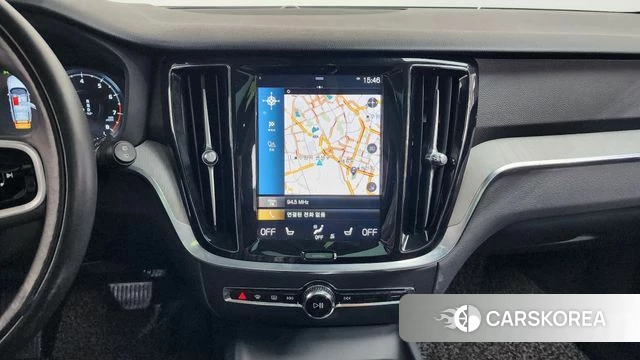 Volvo V60 Cross-Country 2nd Generation 2021 Белый из Кореи, фото 3