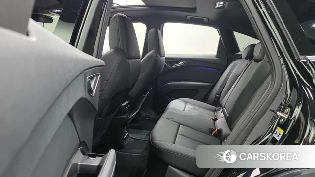Audi Q4 e-Tron (F4) 2026 Черный из Кореи, фото 3