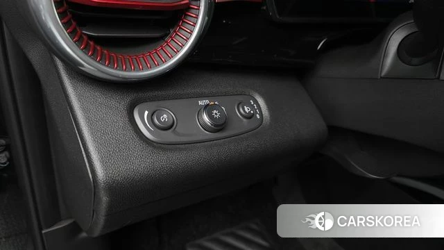 Chevrolet (GM Daewoo) Trax Crossover 2023 Черный из Кореи, фото 3