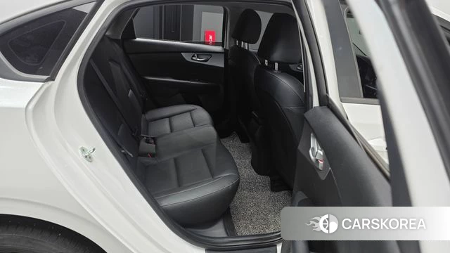 Kia The New K3 2nd generation 2021 Белый из Кореи, фото 3