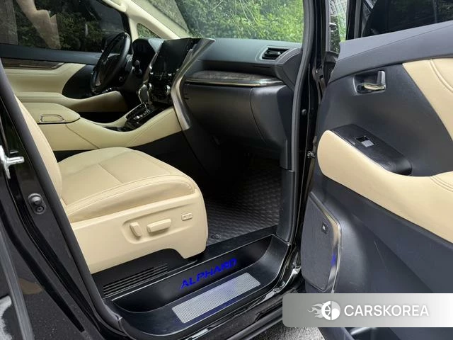 Toyota Alphard 2022 Черный из Китая, фото 3