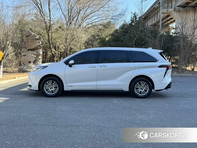 Toyota Sienna 2023 Белый из Китая, фото 3