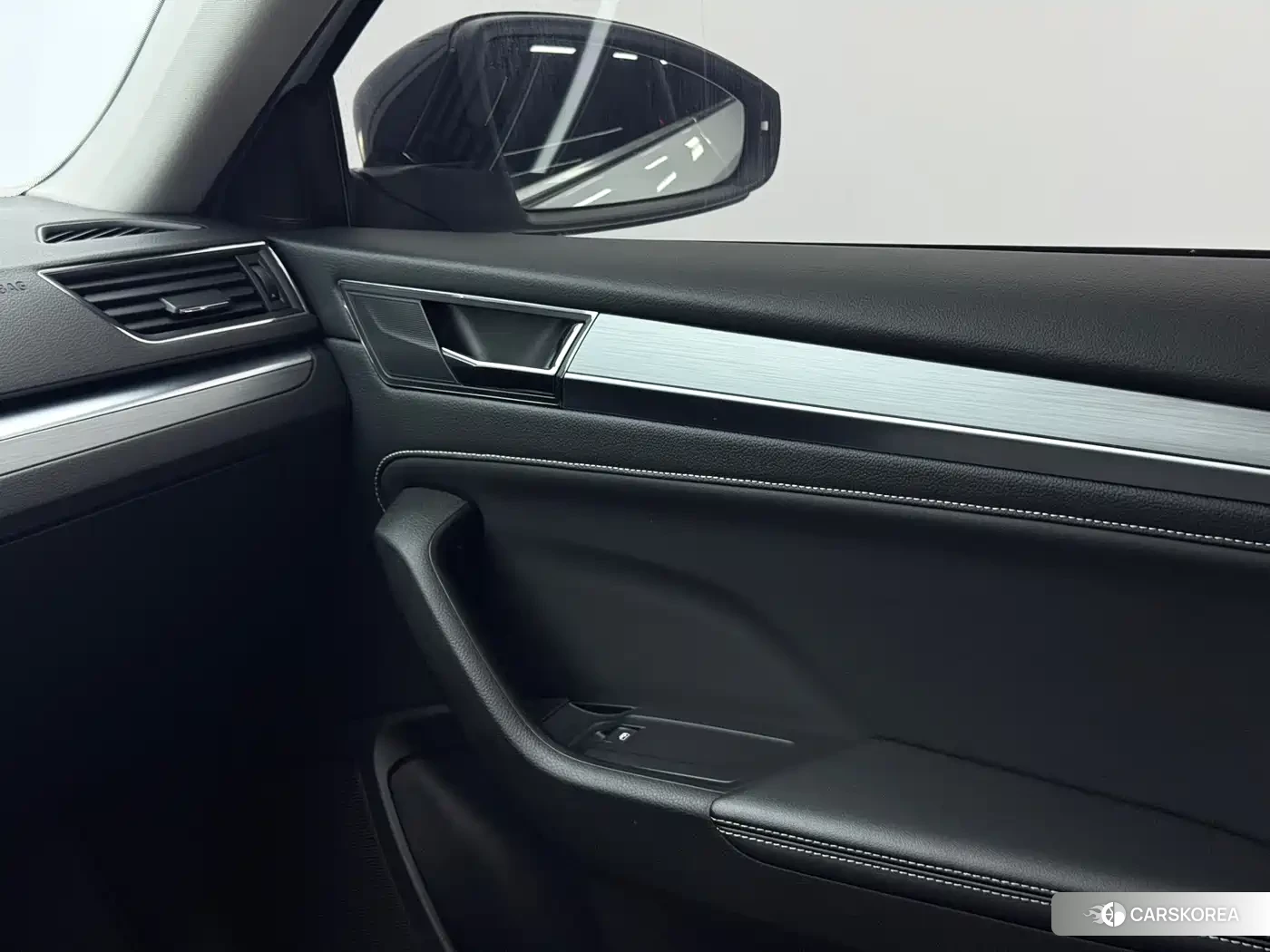 Skoda Superb 2023 Белый из Китая, фото 3