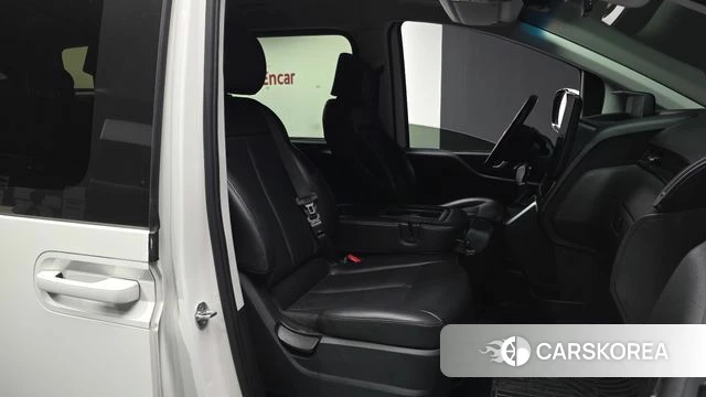 Hyundai Staria 2022 Белый из Кореи, фото 3