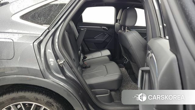 Audi Q3 (F3) 2024 Серый из Кореи, фото 3