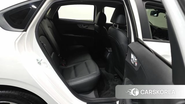 Kia The New K3 2nd generation 2021 Белый из Кореи, фото 3