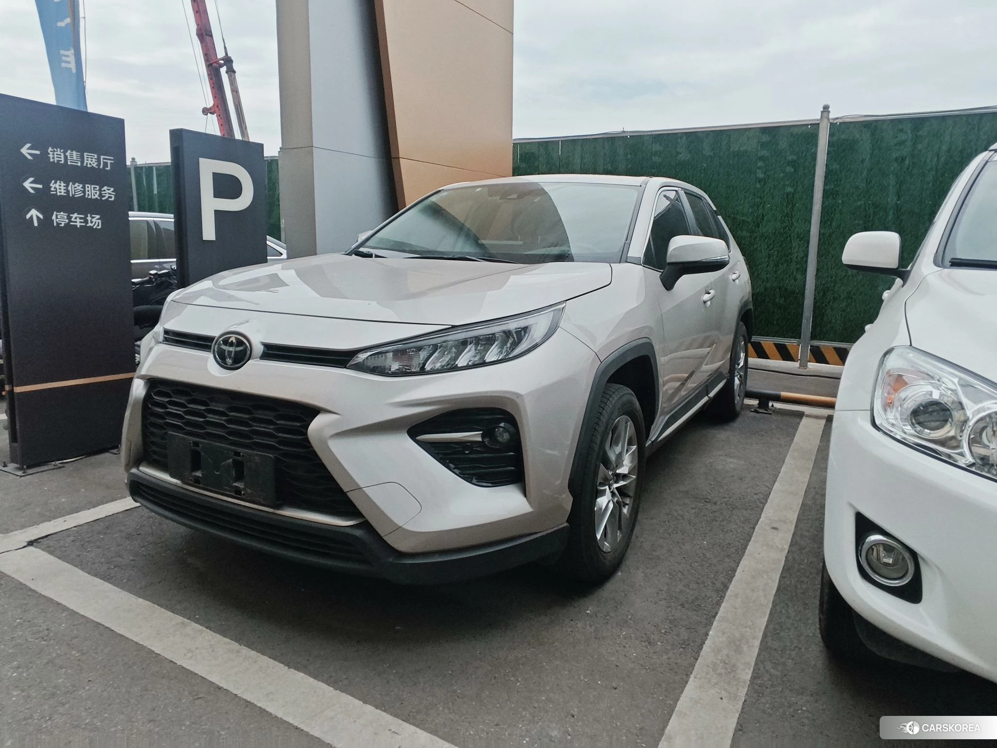 Toyota Wildlander 2021 Белый из Китая, фото 3
