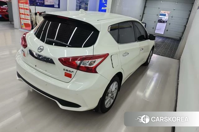 Nissan Tiida 2022 Белый из Китая, фото 3
