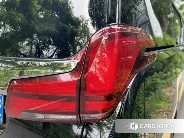 Toyota Alphard 2023 Черный из Китая, фото 3