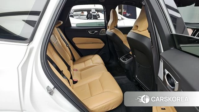Volvo XC60 second Generation 2021 Белый из Кореи, фото 3