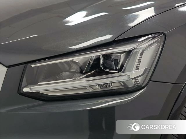 Audi Q2L 2021 Темно-серый из Китая, фото 3