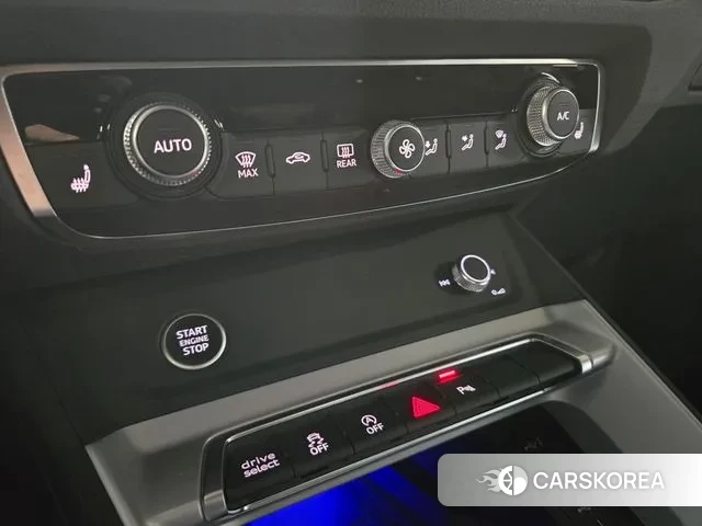 Audi Q3 (F3) 2025 Белый из Кореи, фото 3