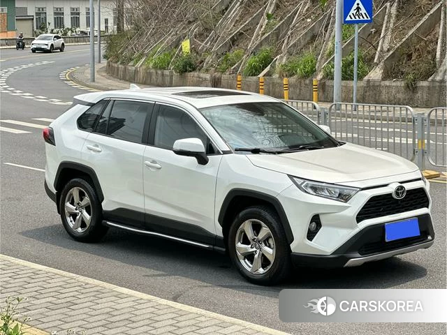 Toyota RAV4 2022 Белый из Китая, фото 3