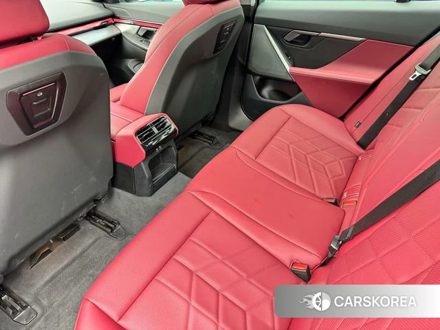 BMW 5 series 2025 Серебристо-серый из Китая, фото 3
