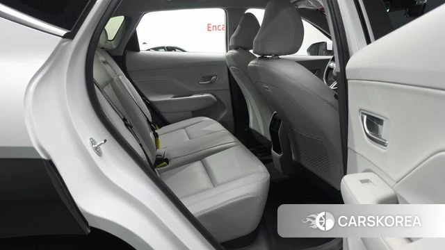 Hyundai Kona (SX2) 2024 Белый из Кореи, фото 3