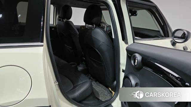 Mini Cooper 2022 Жемчужный цвет из Кореи, фото 3