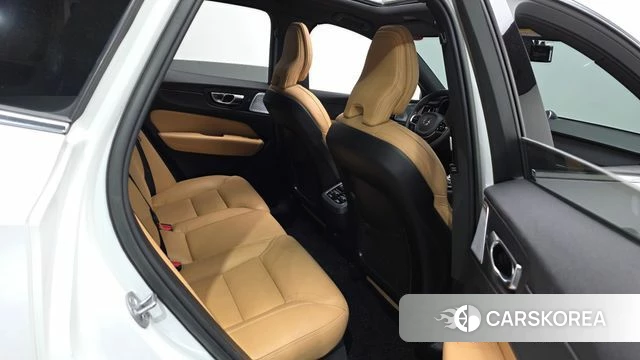 Volvo XC60 second Generation 2023 Белый из Кореи, фото 3
